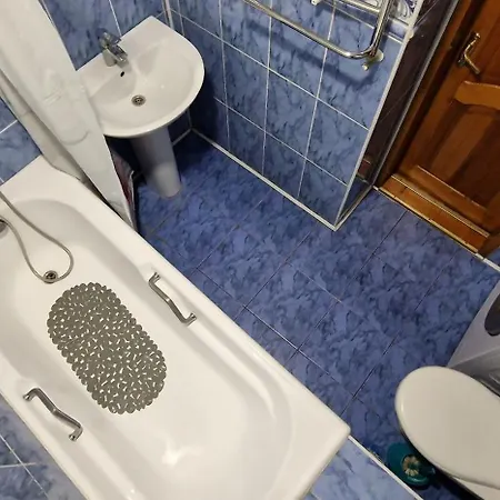 між центром і вокзалом Apartment *