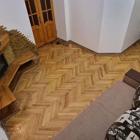 між центром і вокзалом Apartment Lviv
