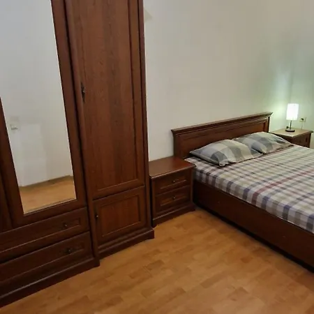 між центром і вокзалом Apartment *